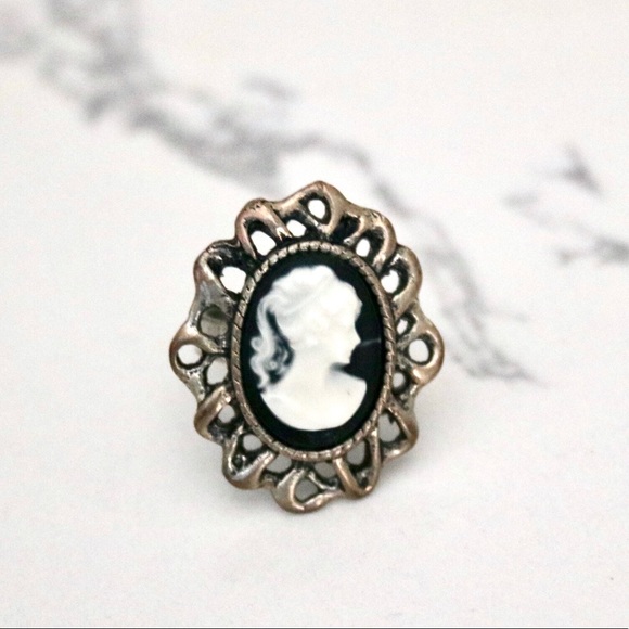 Vintage Silhouette Ring - Picture 5 of 6
